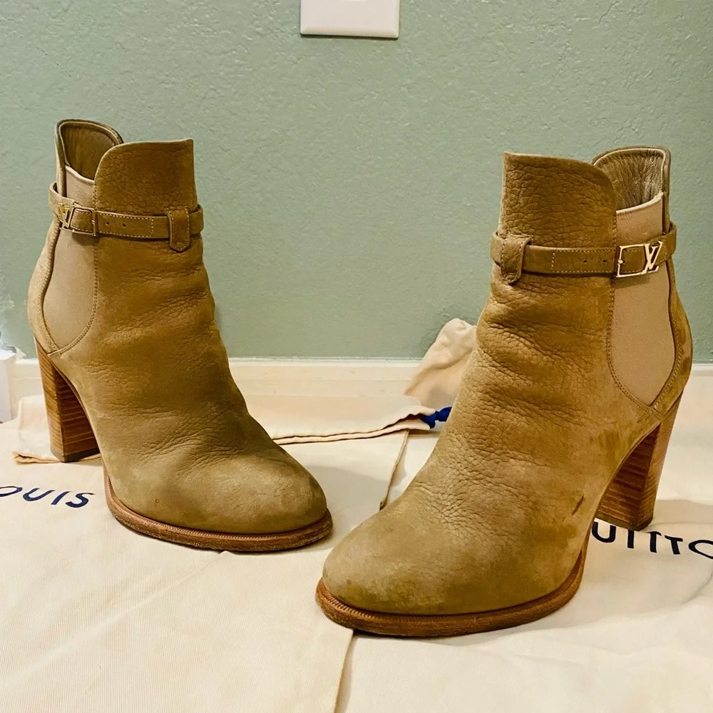 Louis Vuitton Beige Suede Adventure Heeled Ankle Boots